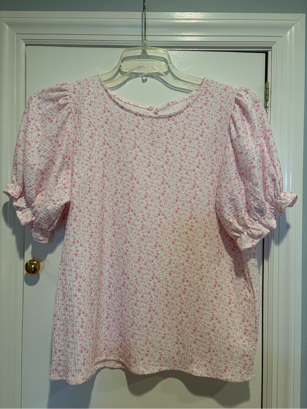 Pink Floral Puff-Sleeve Blouse with Elastic Cuffs